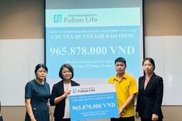 Fubon Life Việt Nam chi trả gần 1 tỷ đồng quyền lợi bảo hiểm cho khách hàng tại Hà Nội