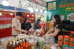 Chợ Tết Công đoàn Hải Phòng 2026 đón những vị khách đầu tiên