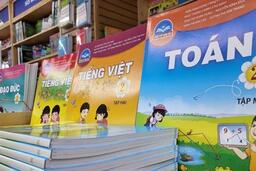 Chính phủ quy định việc miễn phí sách giáo khoa cho học sinh