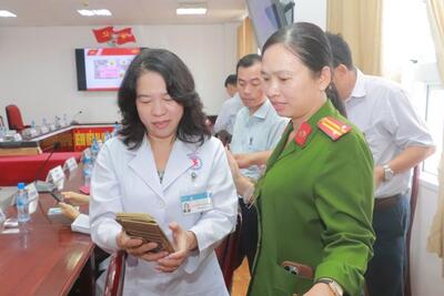 <a href="/doanh-nghiep" title="Doanh nghiệp" rel="dofollow">Doanh nghiệp</a>