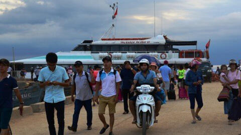 Lý Sơn tạm dừng đón khách du lịch trong và ngoài nước