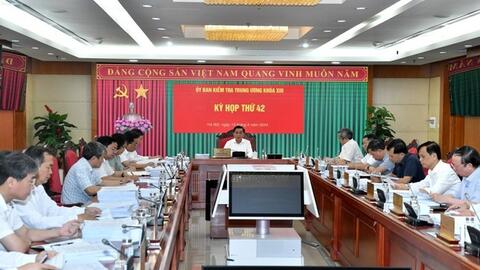 Kỷ luật Phó Chủ tịch huyện, Hiệu trưởng, Phó Trưởng phòng...