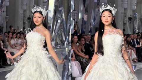 Con gái Lọ Lem của MC Quyền Linh lần đầu catwalk ở tuổi 18, chiều cao không kém Hoa hậu, bí quyết ở 3 việc