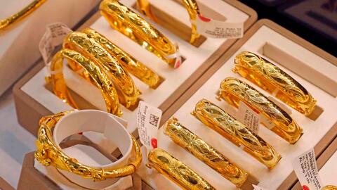Bạc tham gia vào "cơn lốc" tăng giá cùng vàng