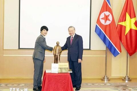 Tổng Bí thư đề nghị Đại sứ quán phát huy vai trò cầu nối Việt Nam - Triều Tiên