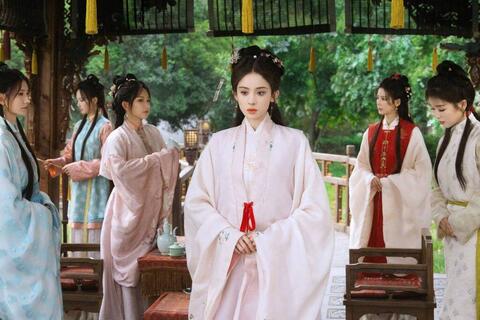 Cát-xê của Cổ Lực Na Trát không bằng một nửa Hầu Minh Hạo