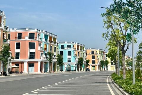 Cuộc đua huy động vốn và hệ quả lãi vay mua nhà không thể đứng yên