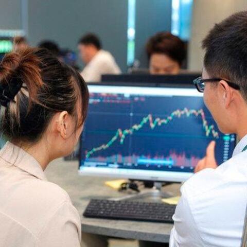 Đã đến “thời điểm vàng” để nhà đầu tư trở lại với cổ phiếu ngành chứng khoán?
