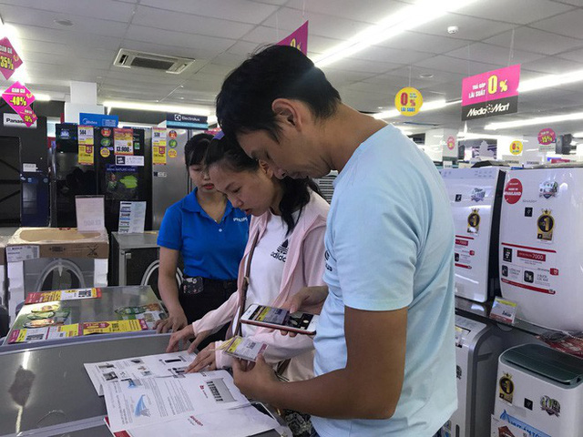 Chất lượng không khí nguy hại, người dân đổ xô đi mua máy lọc không khí - Ảnh 3. Chất lượng không khí nguy hại, người dân đổ xô đi mua máy lọc không khí - Ảnh 3.