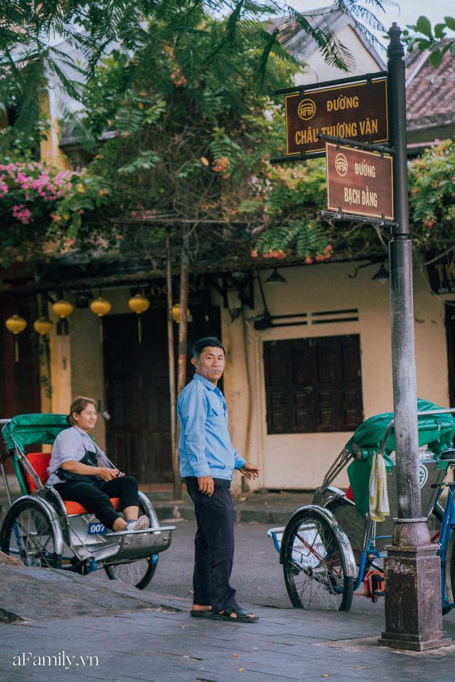 Chùm ảnh Hội An những ngày vắng khách du lịch vì dịch Covid-19, nhưng sự bình tĩnh và giữ ý thức chung khiến cuộc sống của người dân nơi đây vẫn nhẹ nhàng và luôn lạc quan - Ảnh 9. Chùm ảnh Hội An những ngày vắng khách du lịch vì dịch Covid-19, nhưng sự bình tĩnh và giữ ý thức chung khiến cuộc sống của người dân nơi đây vẫn nhẹ nhàng và luôn lạc quan - Ảnh 9.