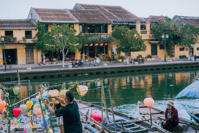 Chùm ảnh Hội An những ngày vắng khách du lịch vì dịch Covid-19, nhưng sự bình tĩnh và giữ ý thức chung khiến cuộc sống của người dân nơi đây vẫn nhẹ nhàng và luôn lạc quan - Ảnh 13. Chùm ảnh Hội An những ngày vắng khách du lịch vì dịch Covid-19, nhưng sự bình tĩnh và giữ ý thức chung khiến cuộc sống của người dân nơi đây vẫn nhẹ nhàng và luôn lạc quan - Ảnh 13.