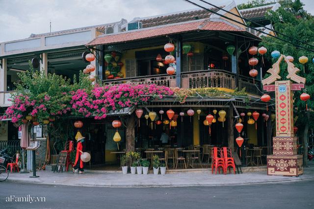 Chùm ảnh Hội An những ngày vắng khách du lịch vì dịch Covid-19, nhưng sự bình tĩnh và giữ ý thức chung khiến cuộc sống của người dân nơi đây vẫn nhẹ nhàng và luôn lạc quan - Ảnh 2. Chùm ảnh Hội An những ngày vắng khách du lịch vì dịch Covid-19, nhưng sự bình tĩnh và giữ ý thức chung khiến cuộc sống của người dân nơi đây vẫn nhẹ nhàng và luôn lạc quan - Ảnh 2.