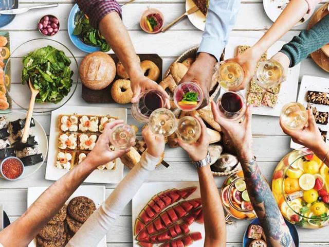 Nếu bạn cứ mê 3 thứ này khi đi ăn buffet sẽ khiến người bán hàng mừng thầm vì đỡ tốn - Ảnh 4. Nếu bạn cứ mê 3 thứ này khi đi ăn buffet sẽ khiến người bán hàng mừng thầm vì đỡ tốn - Ảnh 4.