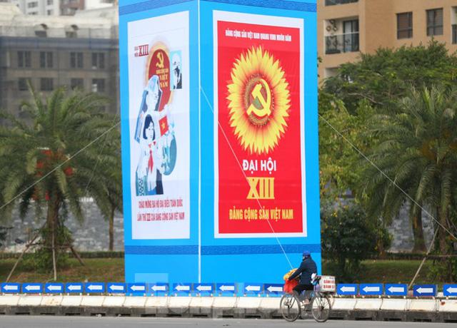 Hà Nội rực rỡ cờ, áp phích chào mừng Đại hội XIII của Đảng - Ảnh 12. Hà Nội rực rỡ cờ, áp phích chào mừng Đại hội XIII của Đảng - Ảnh 12.