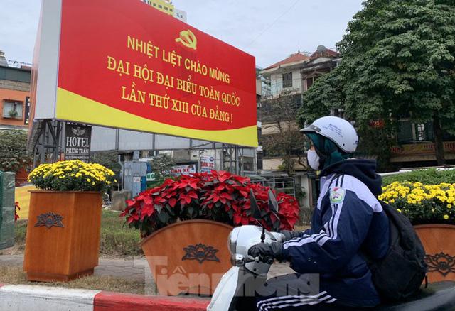 Hà Nội rực rỡ cờ, áp phích chào mừng Đại hội XIII của Đảng - Ảnh 14. Hà Nội rực rỡ cờ, áp phích chào mừng Đại hội XIII của Đảng - Ảnh 14.