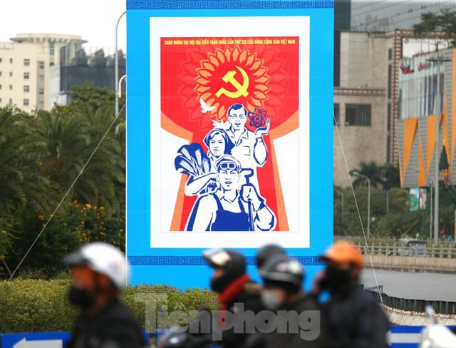 Hà Nội rực rỡ cờ, áp phích chào mừng Đại hội XIII của Đảng - Ảnh 15. Hà Nội rực rỡ cờ, áp phích chào mừng Đại hội XIII của Đảng - Ảnh 15.