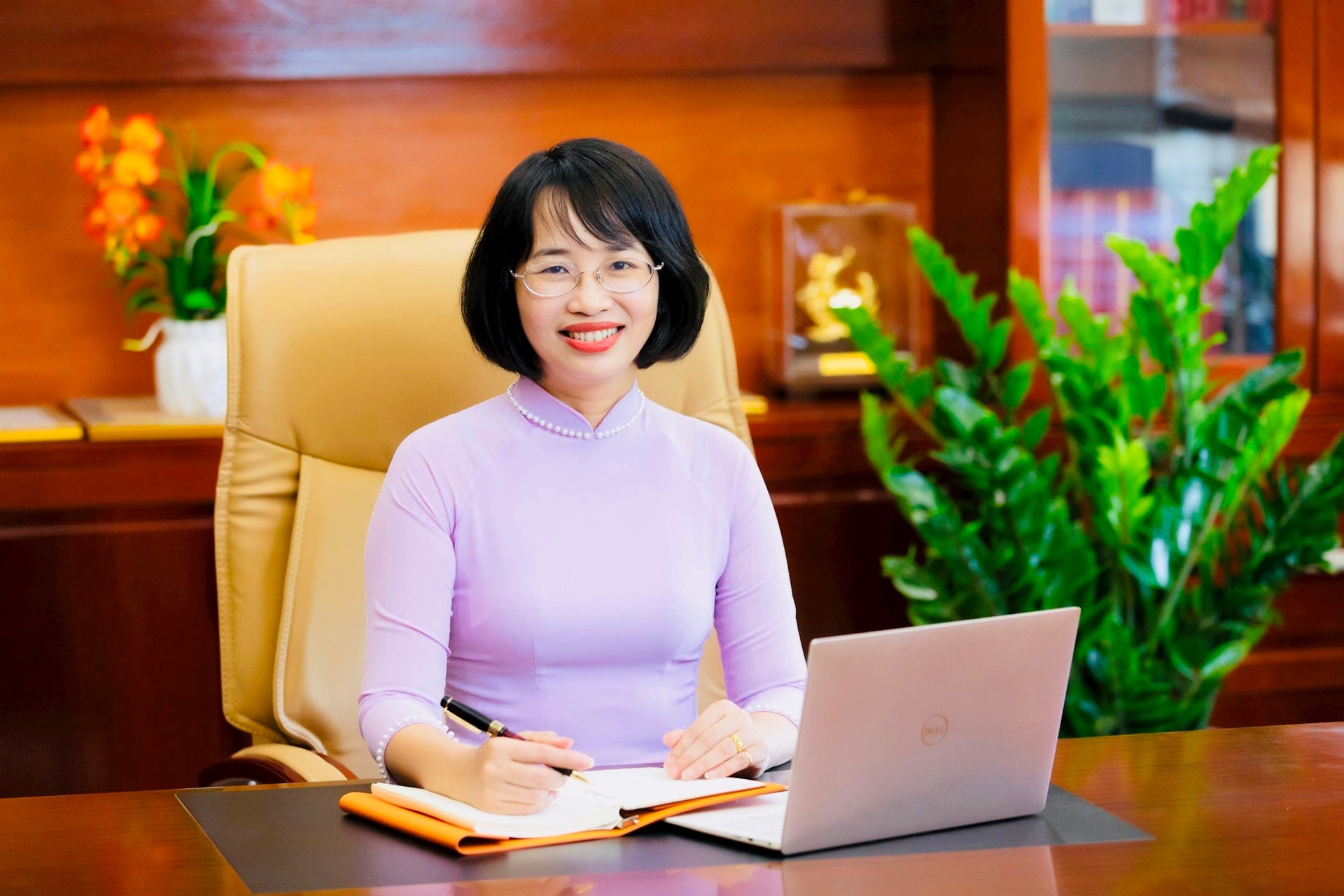 pgs-ts.-pham-thi-hoang-anh-pho-giam-doc-phu-trach-ban-dieu-hanh-hoc-vien-ngan-hang..jpg