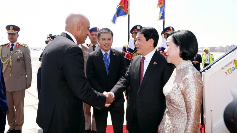 Chủ tịch nước Lương Cường đến Cairo, bắt đầu thăm cấp Nhà nước Cộng hòa Arab Ai Cập. Ảnh: Xuân Kỳ