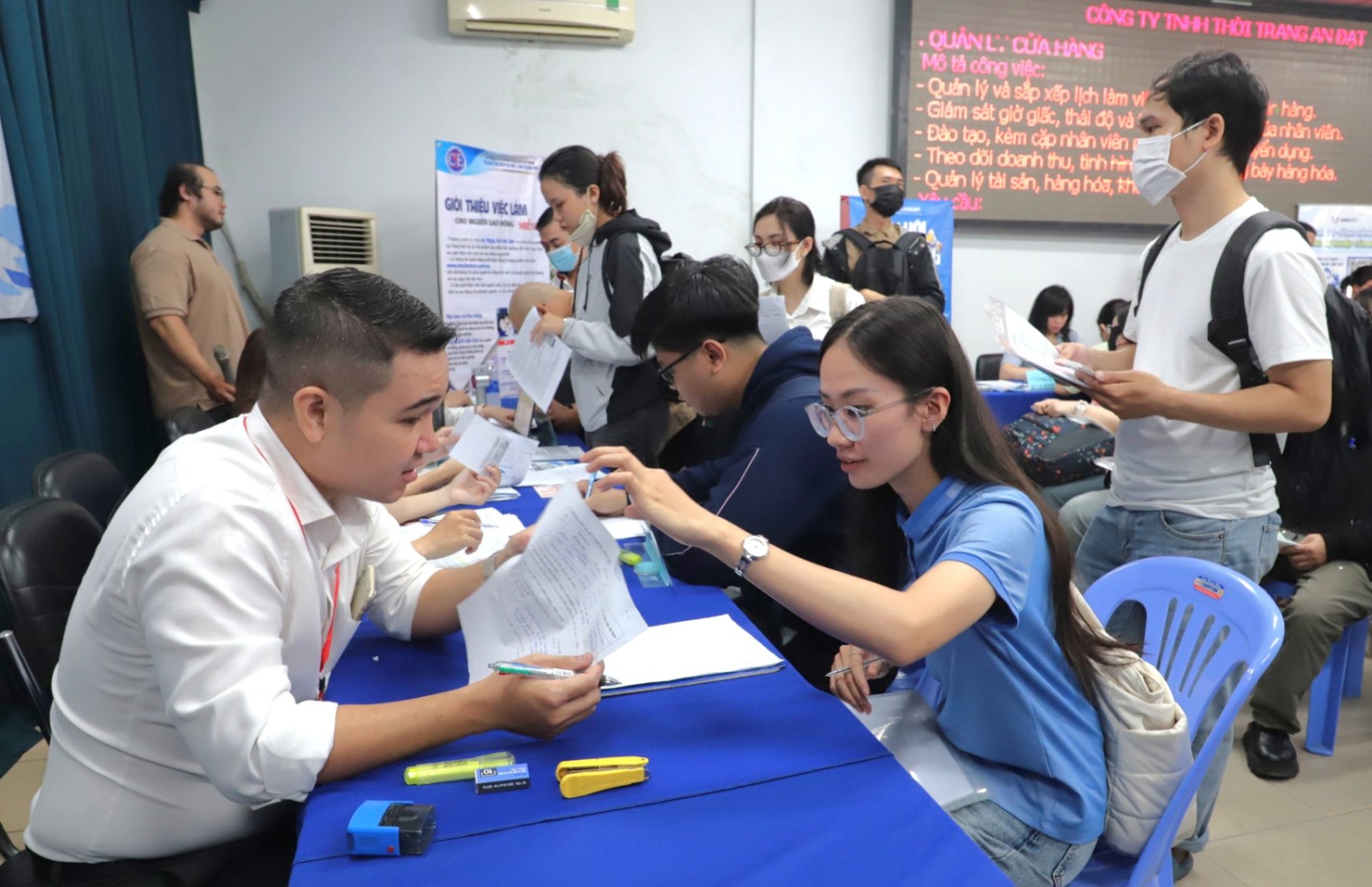 Chương trình giúp các doanh nghiệp có nguồn nhân lực và người lao động tìm được việc làm. Ảnh: Phạm Thọ 