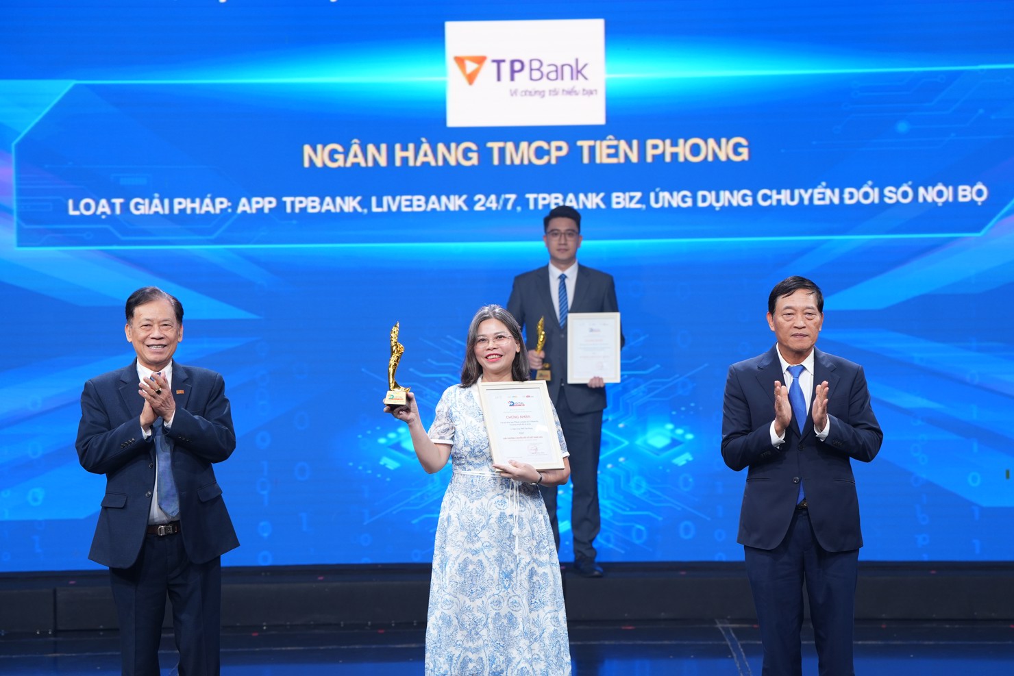 Tại Giải thưởng VDA 2025, TPBank được vinh danh chuyển đổi số xuất sắc với loạt giải pháp công nghệ App TPBank, Livebank 24/7, TPBank Biz, Ứng dụng chuyển đổi số nội bộ.