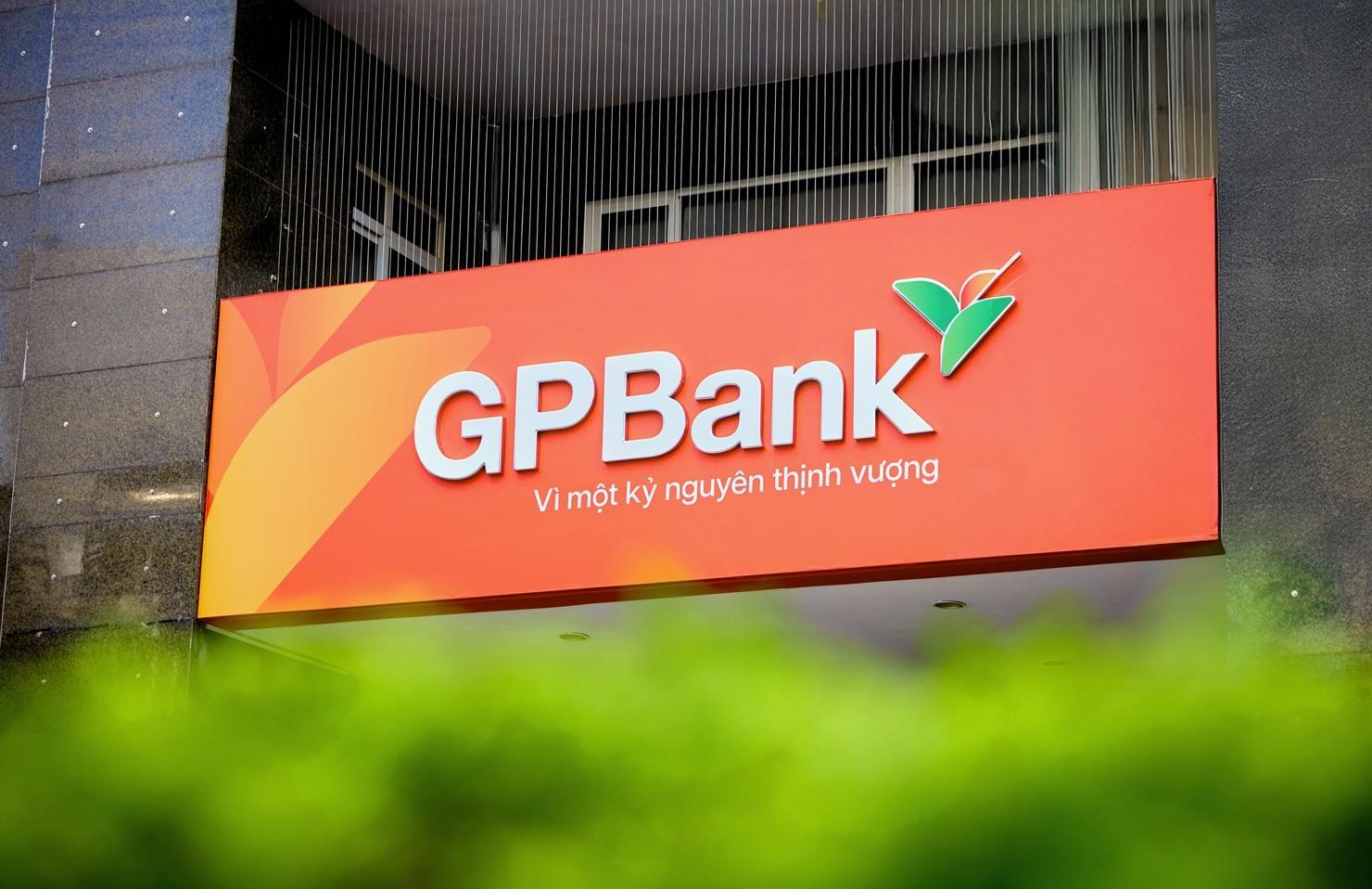 Nhận diện thương hiệu mới của GPBank có tông màu cam chủ đạo.