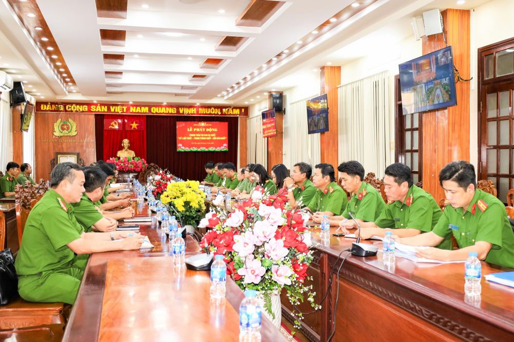 Hội nghị được kết nối đến Hội trường trực tuyến Công an TP tại phường Vị Tân. Ảnh: Công an Cần Thơ