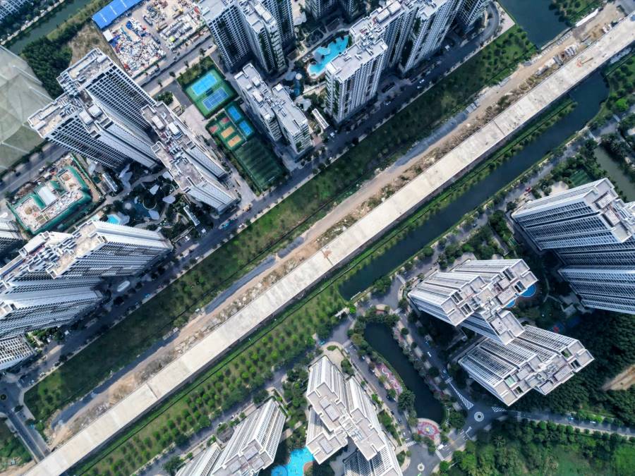 Đoạn cầu cạn dài hàng km đã được kết nối liền mạch đi xuyên qua hàng chục tòa nhà cao tầng của khu đô thị. Ảnh: Anh Tú