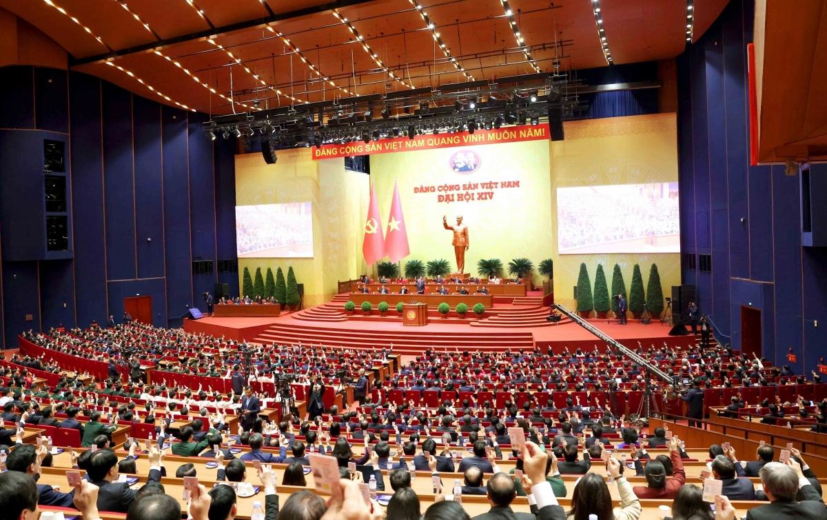 Bộ Chính trị chỉ đạo triển khai ngay Nghị quyết Đại hội XIV của Đảng Bộ Chính trị chỉ đạo triển khai ngay Nghị quyết Đại hội XIV của Đảng