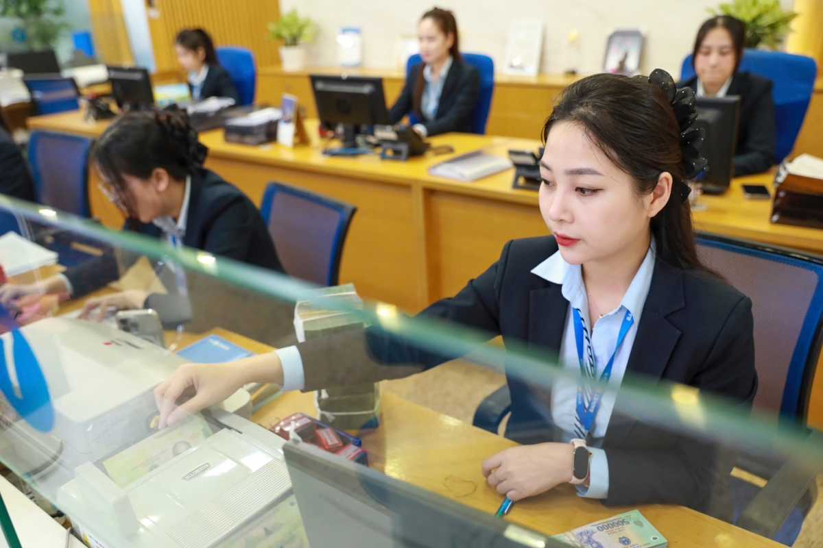 Trái phiếu doanh nghiệp bùng nổ tháng 3/2026, bất động sản “dẫn sóng”