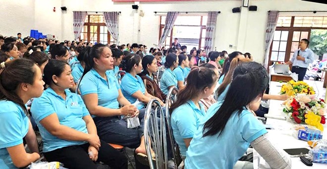 Công đoàn Đà Nẵng tuyên truyền chính sách bảo hiểm và Luật Công đoàn cho người lao động