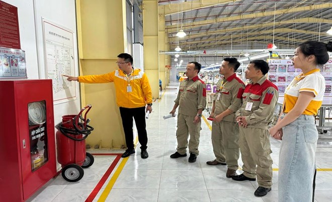 Công nhân chủ động phòng cháy để giữ nhịp sản xuất