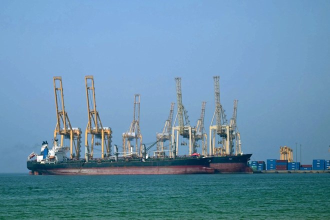 Thế giới ngày 25.8: Tàu chở dầu bị vật thể lạ tấn công ngoài khơi Oman