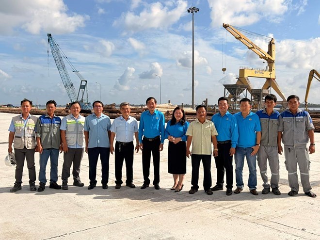 Công đoàn Hàng hải Việt Nam dành gần 16 tỉ đồng chăm lo người lao động