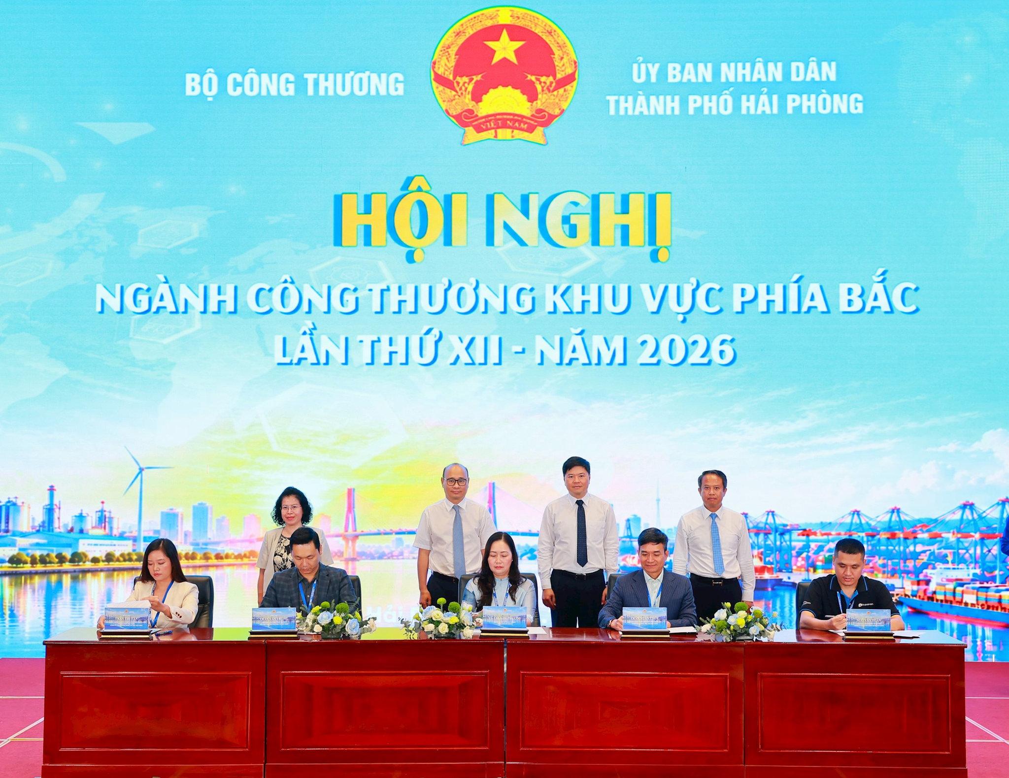 le-ky-ket-bien-ban-ghi-nho-hop-tac-phat-trien-thuong-mai-dien-tu-giua-amazon-global-selling-viet-nam-va-so-cong-thuong-tp.-hai-phong.jpg