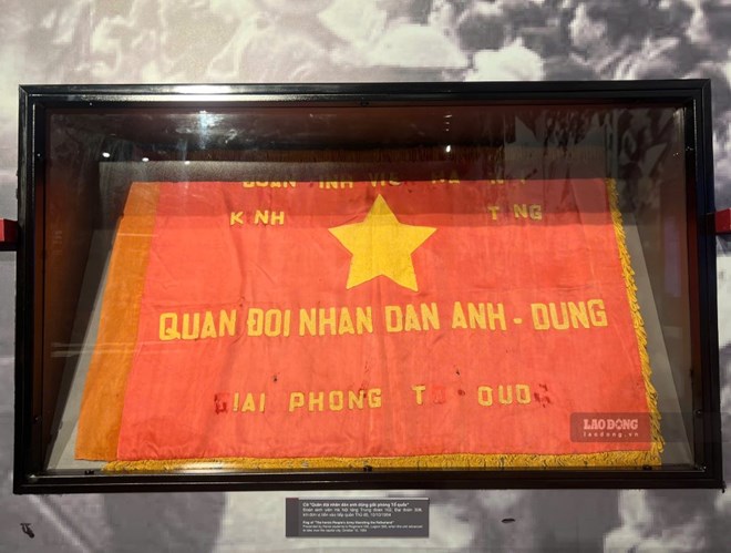 Lá cờ hơn 70 năm tuổi kể chuyện Hà Nội ngày giải phóng 10.10.1954