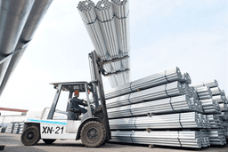 Vì sao doanh nghiệp chi hàng tỉ USD mua sắt thép Trung Quốc cuối năm?