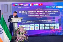 TS. Nguyễn Quốc Hùng được vinh danh tại Diễn đàn Khoa học và Kinh tế Toàn cầu 2025