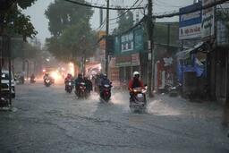 Dự báo thời điểm tập trung mưa lớn ở Bắc Bộ và Nam Bộ