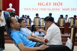 Người lao động ở Quảng Trị hăng hái tham gia hiến máu tình nguyện