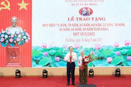 Quan tâm, lắng nghe ý kiến đóng góp của các đảng viên lão thành