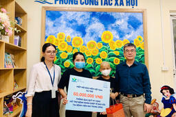 Hiệp hội Bảo hiểm Việt Nam trao tặng 60 triệu đồng hỗ trợ bệnh nhi ung thư