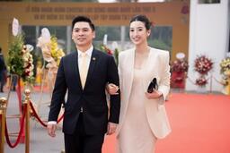 Hoa hậu Đỗ Mỹ Linh nhận xét về Chủ tịch câu lạc bộ Hà Nội