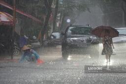 Khu vực mưa dông sắp mở rộng ở Hà Nội, cảnh báo thời tiết nguy hiểm