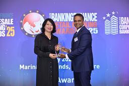 Vietcombank tiếp tục được vinh danh và nhận cú đúp giải thưởng Quản trị rủi ro từ Asian Banking and Finance