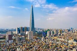 Hàn Quốc giữ nguyên lãi suất trong bối cảnh thị trường bất động sản nóng lên, Malaysia giảm lãi suất lần đầu tiên sau 5 năm