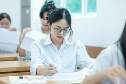 Điểm chuẩn đại học dự báo sẽ giảm