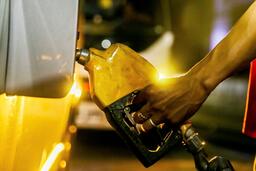 Dầu tăng nhờ lạc quan về thương mại