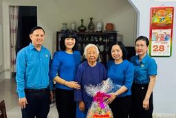 Phó Chủ tịch Thường trực Tổng LĐLĐVN thăm nguyên lãnh đạo Công đoàn tỉnh Vĩnh Long