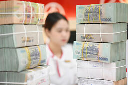 NIM co hẹp, nhiều ngân hàng vẫn lãi đậm
