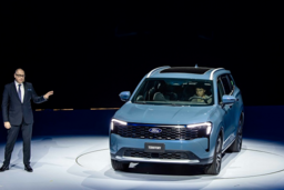 Thay đổi thiết kế, bổ sung trang bị, Ford Territory 2025 có giá từ 762 triệu đồng